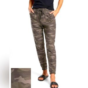 Athleta Farallon Jogger Camo size 2